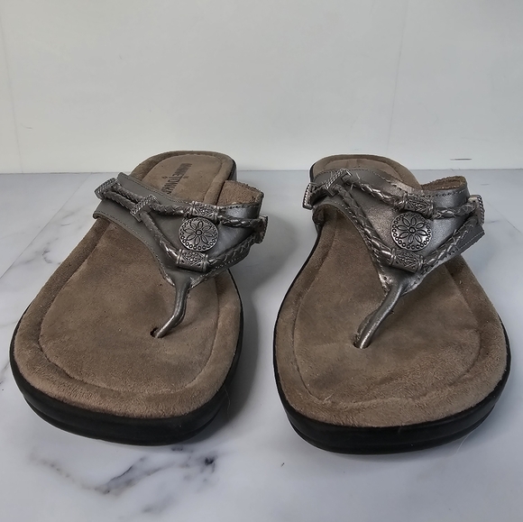 Minnetonka Silverthorne Sandals Pewter Leather Southwestern Metallic Silver 6 - Picture 3 of 9